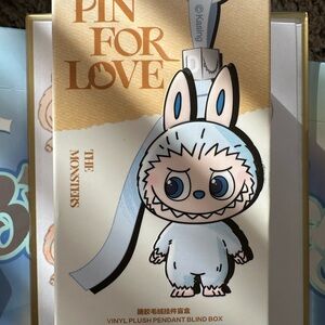 PopMart PFL Labubu, D